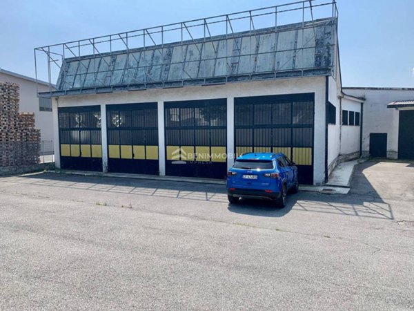 locale commerciale in vendita a Pompiano