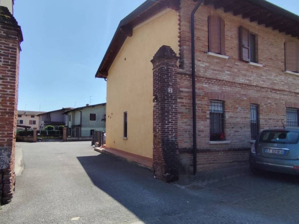 appartamento in vendita a Pompiano in zona Gerolanuova