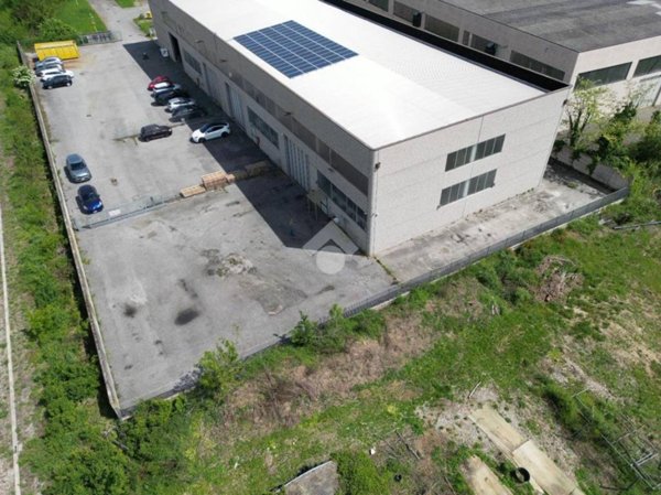 locale commerciale in vendita a Poncarale