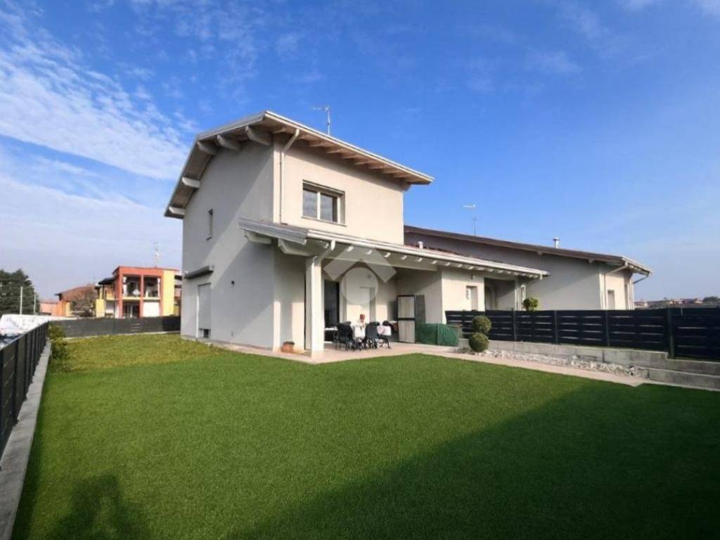 casa indipendente in vendita a Poncarale