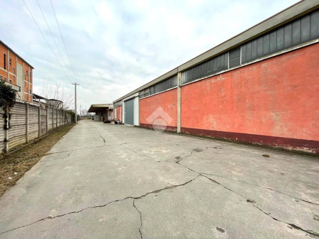 locale commerciale in vendita a Poncarale