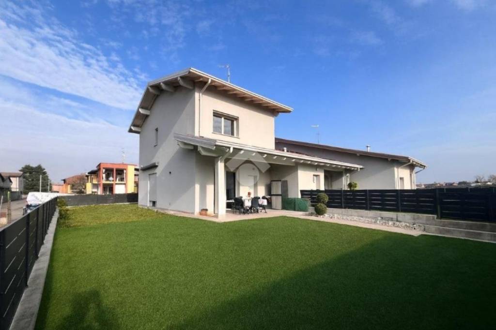 casa indipendente in vendita a Poncarale