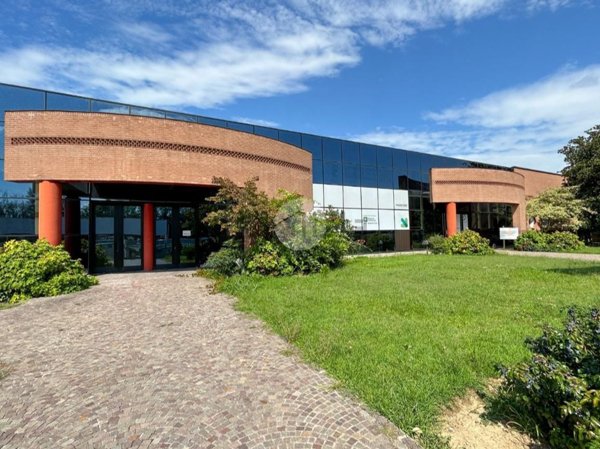 locale commerciale in vendita a Poncarale