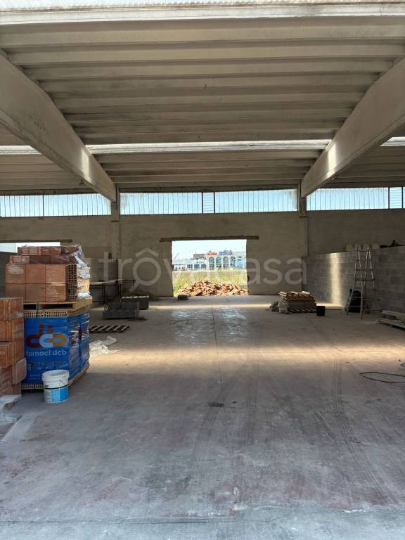 locale commerciale in vendita a Poncarale