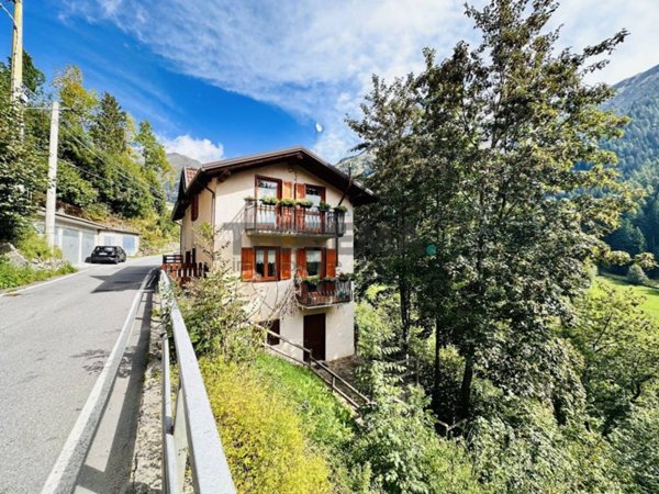 appartamento in vendita a Ponte di Legno in zona Precasaglio