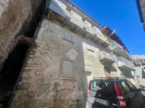 casa semindipendente in vendita a Ponte di Legno in zona Precasaglio