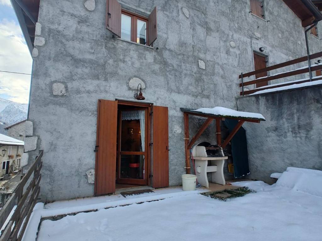 casa indipendente in vendita a Ponte di Legno in zona Precasaglio