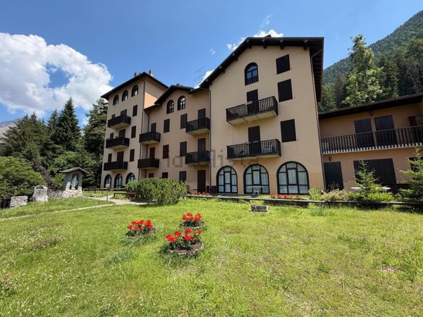appartamento in vendita a Ponte di Legno in zona Zoanno