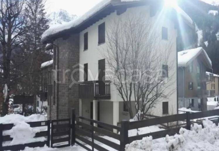 appartamento in vendita a Ponte di Legno in zona Zoanno