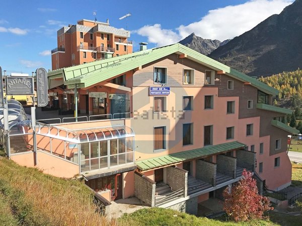 negozio in vendita a Ponte di Legno in zona Zoanno