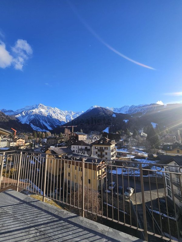 appartamento in vendita a Ponte di Legno in zona Zoanno