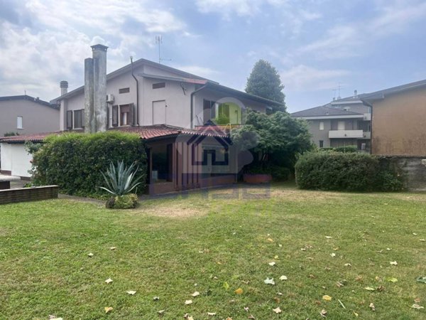 casa indipendente in vendita a Pontevico
