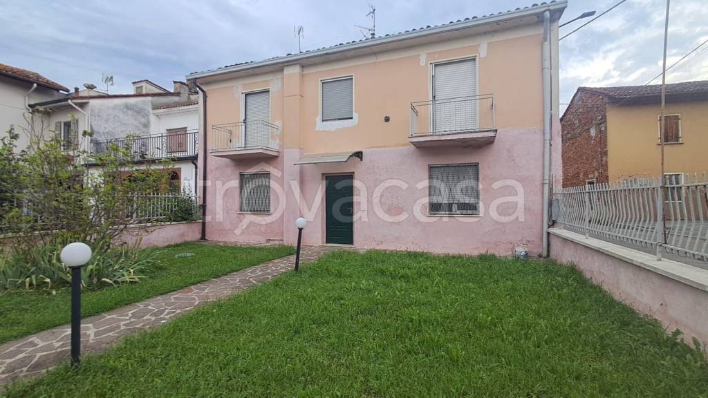 casa indipendente in vendita a Pontevico in zona Bettegno