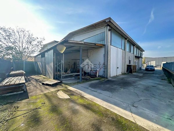 locale di sgombero in vendita a Pontevico