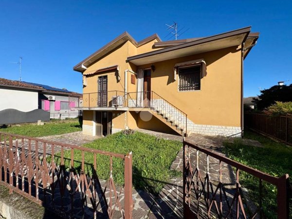 casa indipendente in vendita a Pontevico