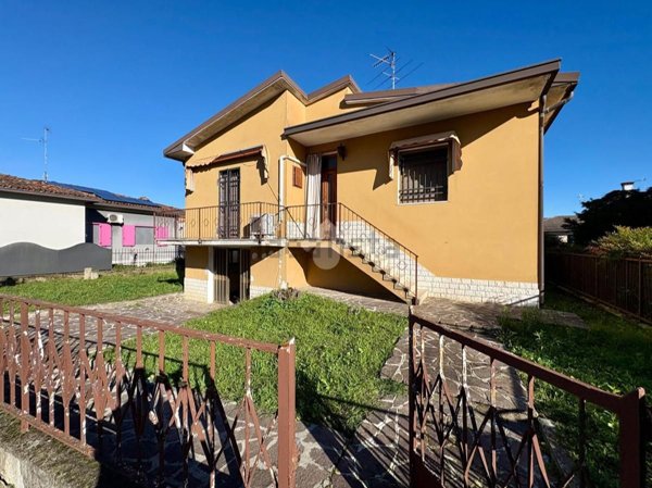 casa indipendente in vendita a Pontevico