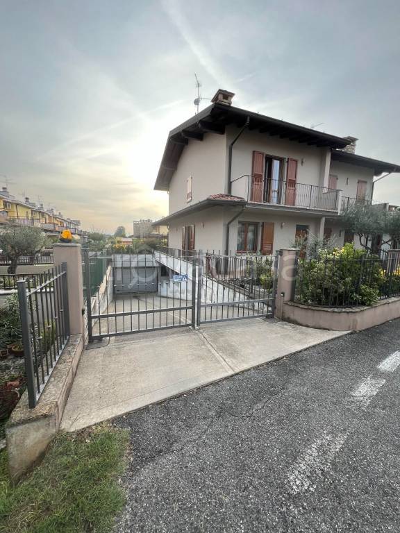 casa indipendente in vendita a Pontoglio