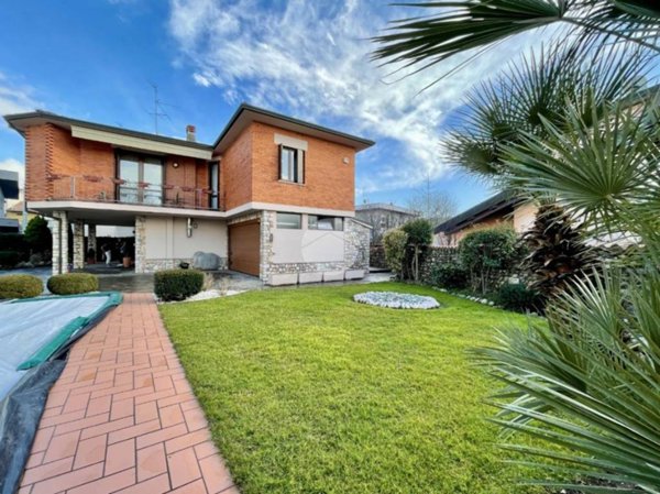 casa indipendente in vendita a Pontoglio