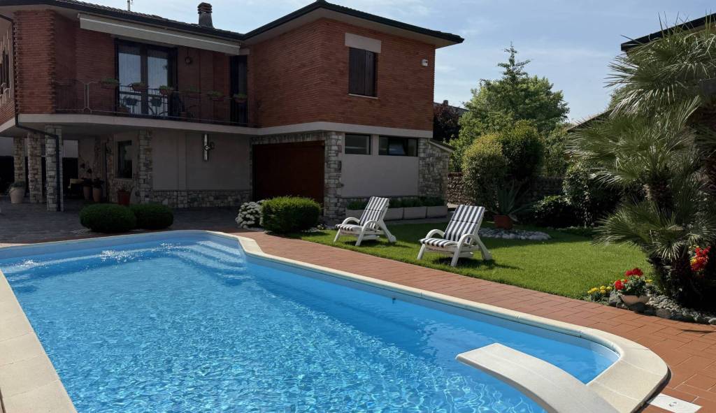 casa indipendente in vendita a Pontoglio