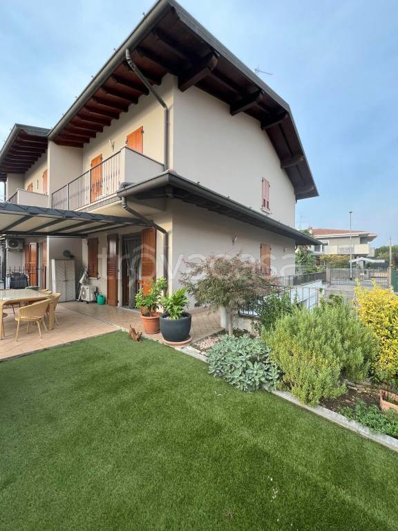 casa indipendente in vendita a Pontoglio