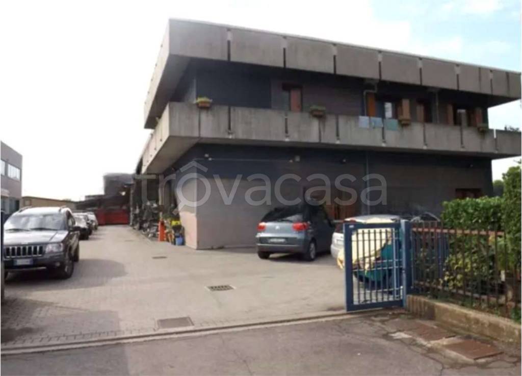locale commerciale in vendita a Pontoglio