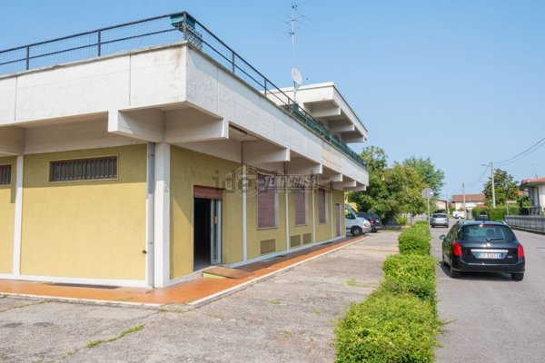 locale commerciale in vendita a Pontoglio