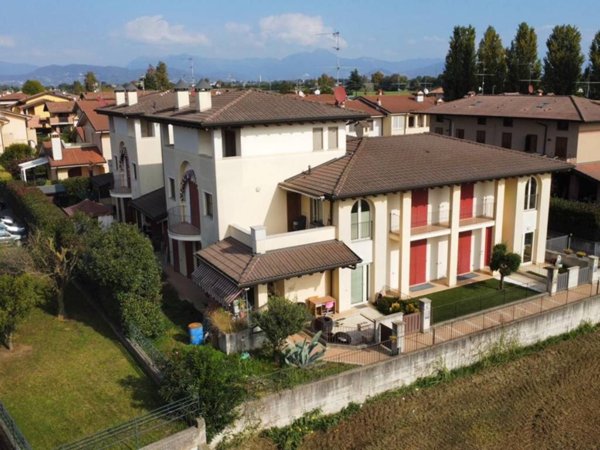 casa indipendente in vendita a Pontoglio