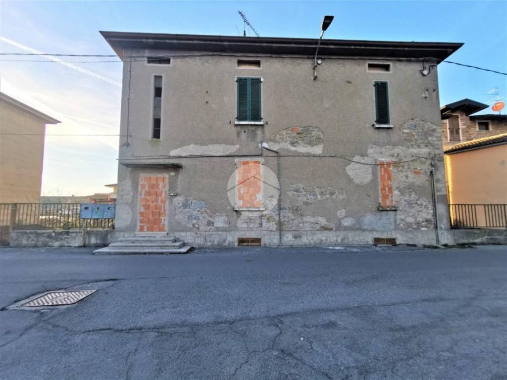 intera palazzina in vendita a Pontoglio