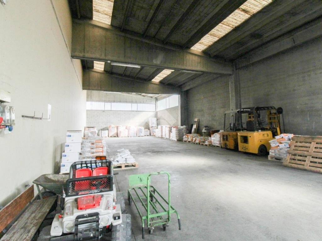 locale commerciale in vendita a Pontoglio