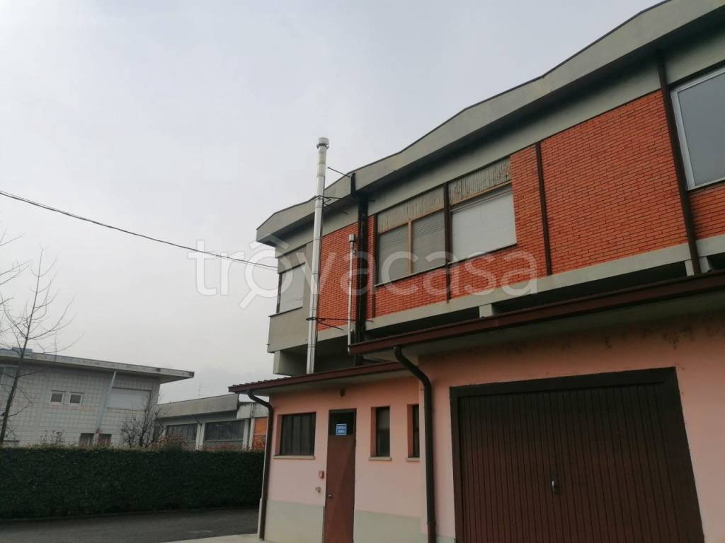 locale commerciale in vendita a Pontoglio