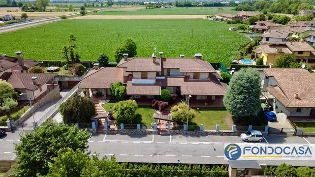 casa indipendente in vendita a Pontoglio