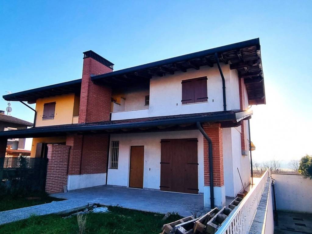 casa indipendente in vendita a Pozzolengo