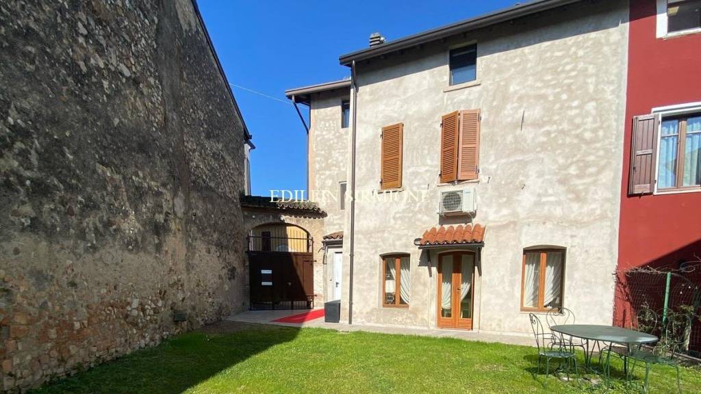 casa indipendente in vendita a Pozzolengo