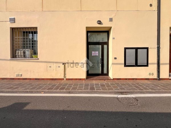 negozio in vendita a Pozzolengo