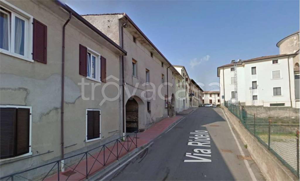 locale commerciale in vendita a Pozzolengo