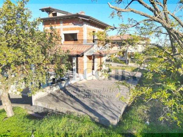 casa indipendente in vendita a Pozzolengo
