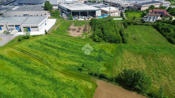 terreno edificabile in vendita a Pozzolengo