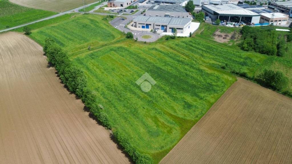 terreno edificabile in vendita a Pozzolengo