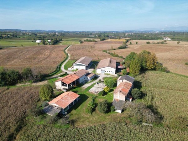 casa indipendente in vendita a Pozzolengo