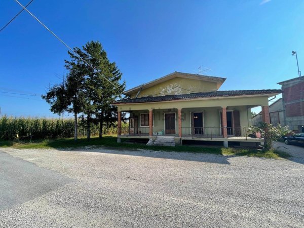 casa indipendente in vendita a Pozzolengo