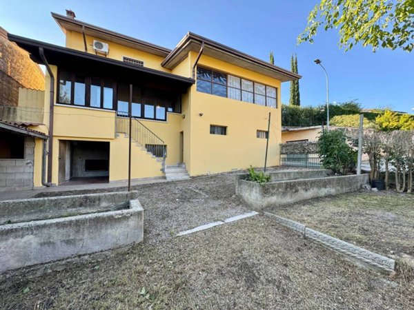 casa indipendente in vendita a Pozzolengo