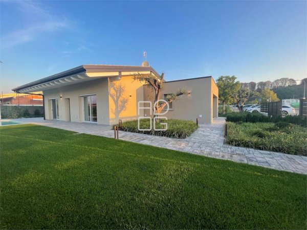 casa indipendente in vendita a Pozzolengo