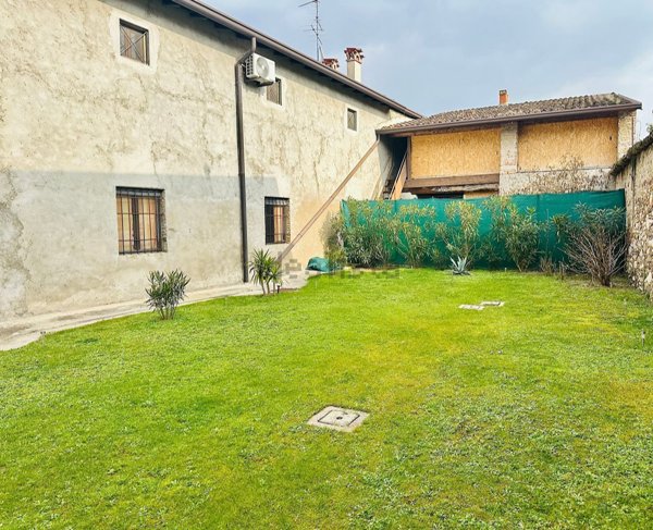 casa indipendente in vendita a Pozzolengo