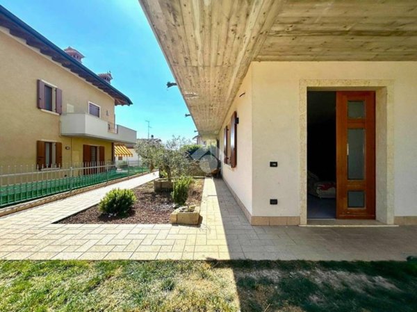 casa indipendente in vendita a Pozzolengo