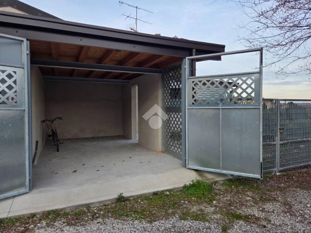 locale di sgombero in vendita a Pozzolengo