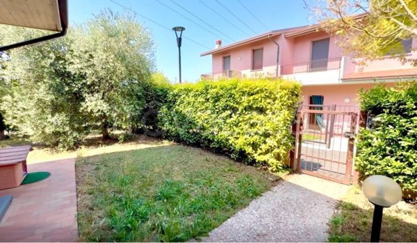 casa indipendente in vendita a Pozzolengo