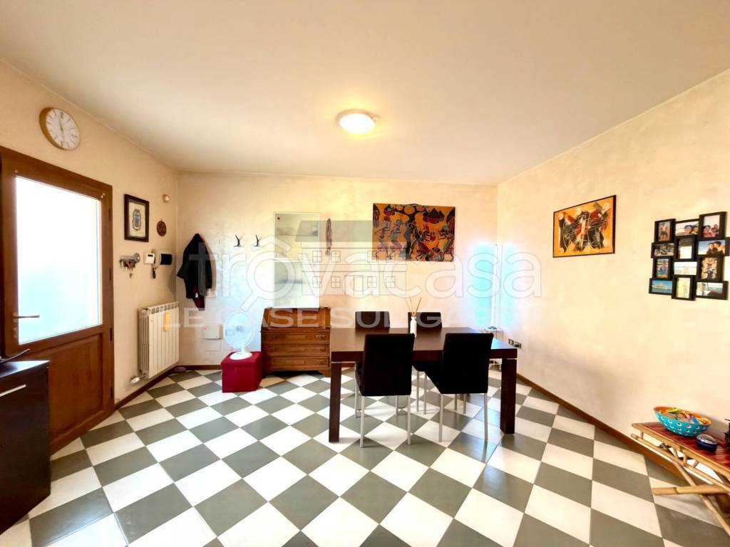 casa indipendente in vendita a Pozzolengo
