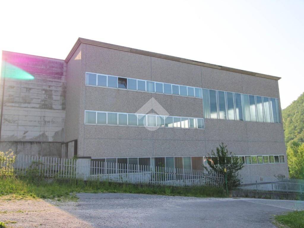 locale commerciale in vendita a Preseglie