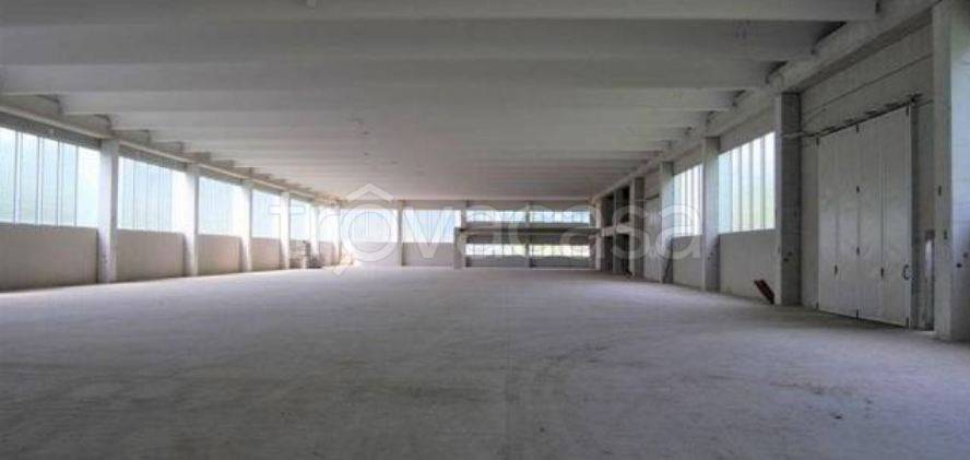 locale commerciale in vendita a Preseglie