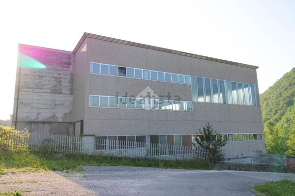 capannone in vendita a Preseglie